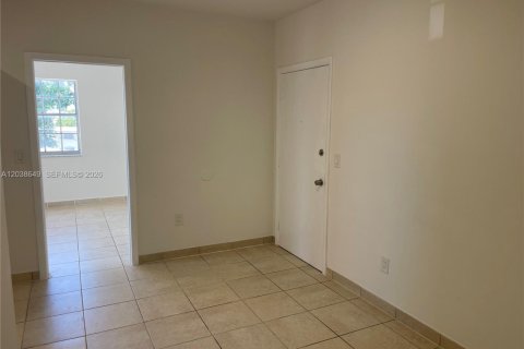 Condo in Miami, Florida, 2 bedrooms  № 2168355 - photo 4