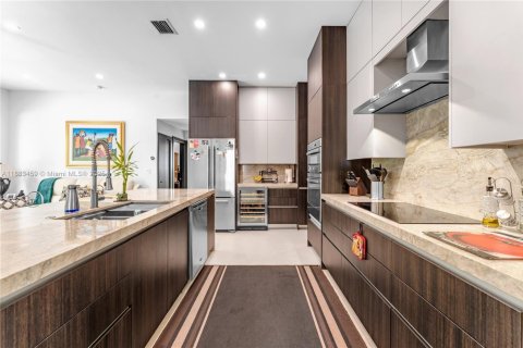 House in Miami, Florida 3 bedrooms, 166.2 sq.m. № 1929701 - photo 5