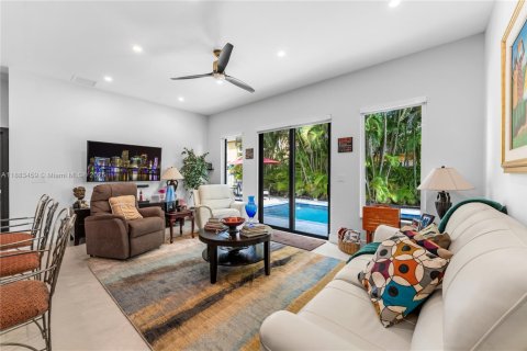 House in Miami, Florida 3 bedrooms, 166.2 sq.m. № 1929701 - photo 9