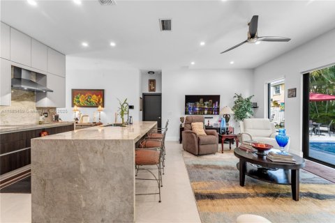 House in Miami, Florida 3 bedrooms, 166.2 sq.m. № 1929701 - photo 8