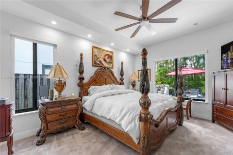 House in Miami, Florida 3 bedrooms, 166.2 sq.m. № 1929701 - photo 13