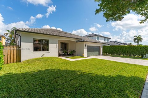 House in Miami, Florida 3 bedrooms, 166.2 sq.m. № 1929701 - photo 30