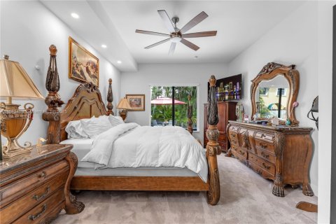 House in Miami, Florida 3 bedrooms, 166.2 sq.m. № 1929701 - photo 14