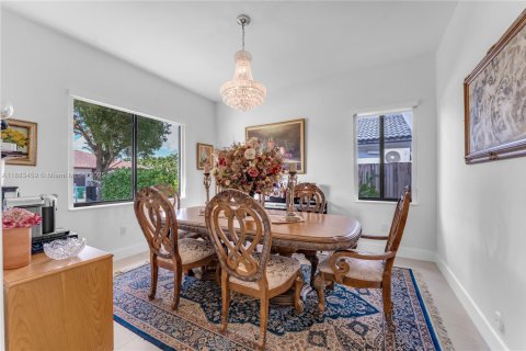 House in Miami, Florida 3 bedrooms, 166.2 sq.m. № 1929701 - photo 12