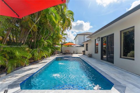 House in Miami, Florida 3 bedrooms, 166.2 sq.m. № 1929701 - photo 26