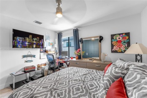 House in Miami, Florida 3 bedrooms, 166.2 sq.m. № 1929701 - photo 21