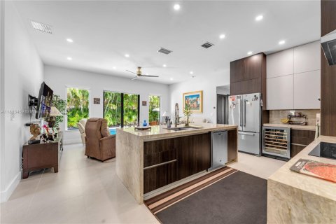 House in Miami, Florida 3 bedrooms, 166.2 sq.m. № 1929701 - photo 4