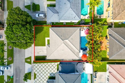 House in Miami, Florida 3 bedrooms, 166.2 sq.m. № 1929701 - photo 27