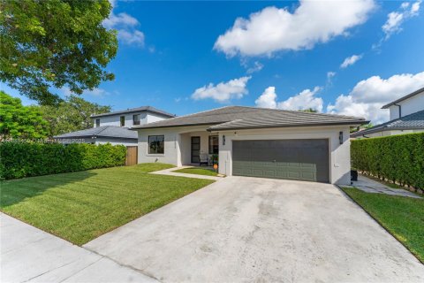 House in Miami, Florida 3 bedrooms, 166.2 sq.m. № 1929701 - photo 29