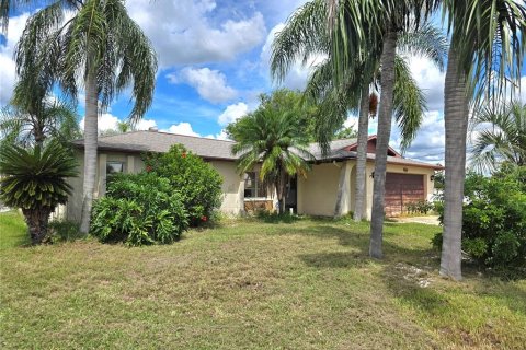 House in Hudson, Florida 2 bedrooms, 141.03 sq.m. № 1903764 - photo 3