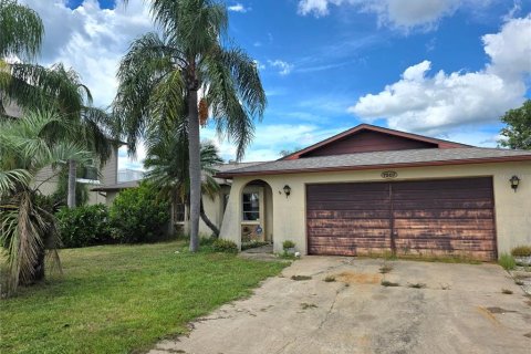 House in Hudson, Florida 2 bedrooms, 141.03 sq.m. № 1903764 - photo 1