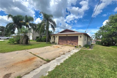 House in Hudson, Florida 2 bedrooms, 141.03 sq.m. № 1903764 - photo 4