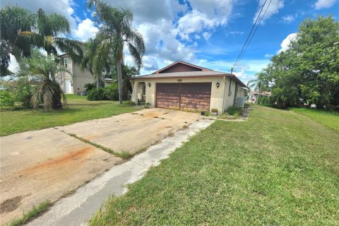 House in Hudson, Florida 2 bedrooms, 141.03 sq.m. № 1903764 - photo 2
