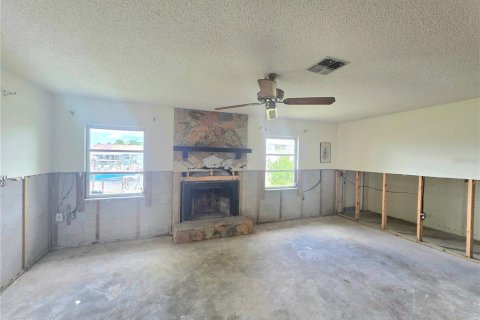 House in Hudson, Florida 2 bedrooms, 141.03 sq.m. № 1903764 - photo 13