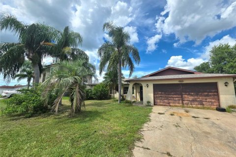 House in Hudson, Florida 2 bedrooms, 141.03 sq.m. № 1903764 - photo 5