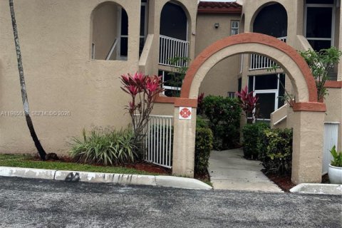 Condominio en alquiler en Pembroke Pines, Florida, 2 dormitorios, 91.51 m2 № 2087944 - foto 2