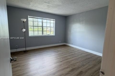 Condominio en alquiler en Pembroke Pines, Florida, 2 dormitorios, 91.51 m2 № 2087944 - foto 19