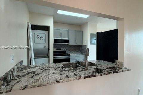 Condominio en alquiler en Pembroke Pines, Florida, 2 dormitorios, 91.51 m2 № 2087944 - foto 6