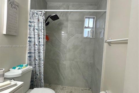 Condominio en alquiler en Pembroke Pines, Florida, 2 dormitorios, 91.51 m2 № 2087944 - foto 10