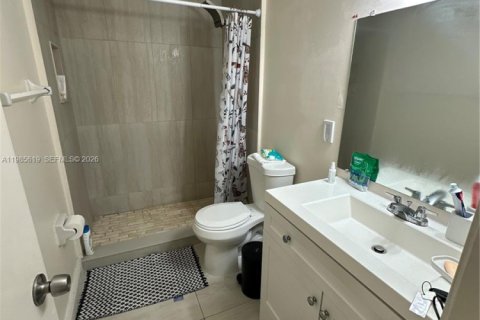 Condominio en alquiler en Pembroke Pines, Florida, 2 dormitorios, 91.51 m2 № 2087944 - foto 11