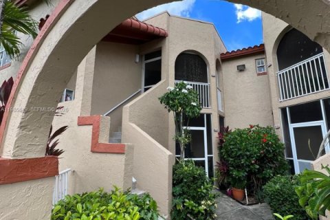 Condominio en Pembroke Pines, Florida, 2 dormitorios  № 2087944