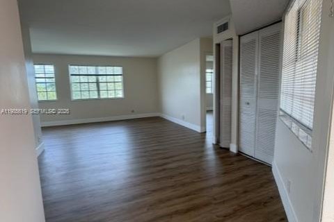 Condominio en alquiler en Pembroke Pines, Florida, 2 dormitorios, 91.51 m2 № 2087944 - foto 18
