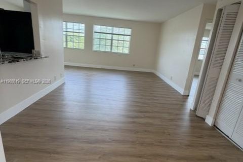 Condominio en alquiler en Pembroke Pines, Florida, 2 dormitorios, 91.51 m2 № 2087944 - foto 17