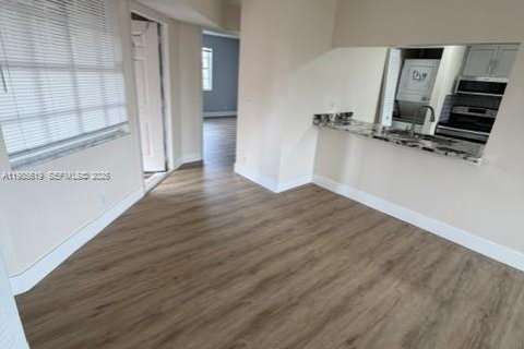 Condominio en alquiler en Pembroke Pines, Florida, 2 dormitorios, 91.51 m2 № 2087944 - foto 4