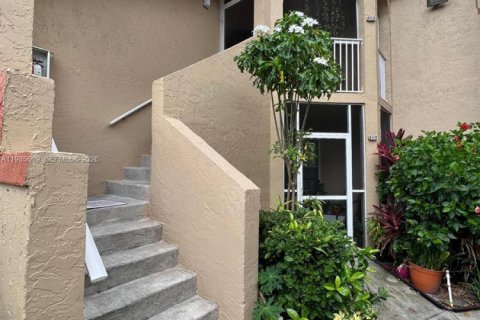 Condominio en alquiler en Pembroke Pines, Florida, 2 dormitorios, 91.51 m2 № 2087944 - foto 3