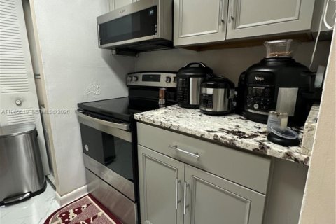 Condominio en alquiler en Pembroke Pines, Florida, 2 dormitorios, 91.51 m2 № 2087944 - foto 7