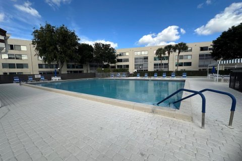 Condo in Lake Worth, Florida, 2 bedrooms  № 2241531 - photo 19