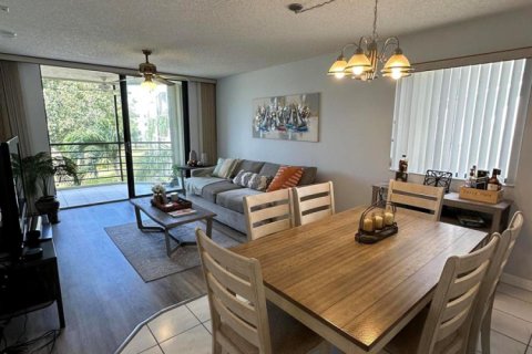 Condo in Lake Worth, Florida, 2 bedrooms  № 2241531 - photo 3