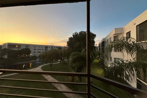 Condo in Lake Worth, Florida, 2 bedrooms  № 2241531 - photo 10