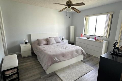Condo in Lake Worth, Florida, 2 bedrooms  № 2241531 - photo 4