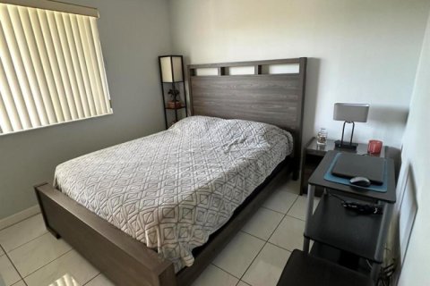 Condo in Lake Worth, Florida, 2 bedrooms  № 2241531 - photo 7