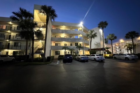Condo in Lake Worth, Florida, 2 bedrooms  № 2241531 - photo 11