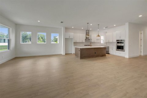 House in Sarasota, Florida 4 bedrooms, 264.77 sq.m. № 2116983 - photo 10