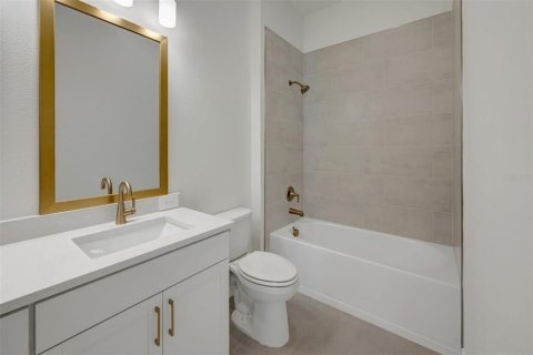 House in Sarasota, Florida 4 bedrooms, 264.77 sq.m. № 2116983 - photo 30