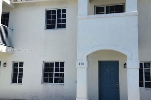 House in Florida City, Florida 3 bedrooms, 118.54 sq.m. № 1839696 - photo 1