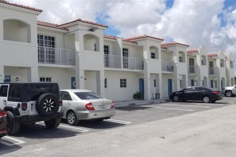House in Florida City, Florida 3 bedrooms, 118.54 sq.m. № 1839696 - photo 22