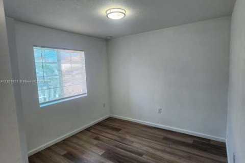 House in Florida City, Florida 3 bedrooms, 118.54 sq.m. № 1839696 - photo 9