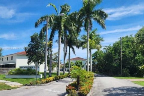 House in Florida City, Florida 3 bedrooms, 118.54 sq.m. № 1839696 - photo 3