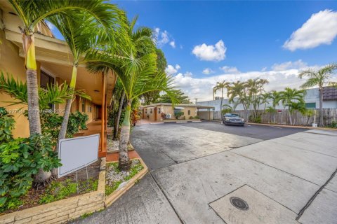 Propiedad comercial en venta en Miramar, Florida № 1993387 - foto 3