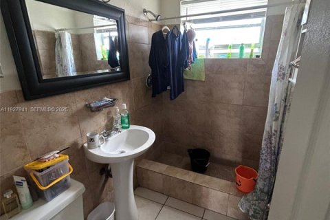 Propiedad comercial en venta en Miramar, Florida № 1993387 - foto 19