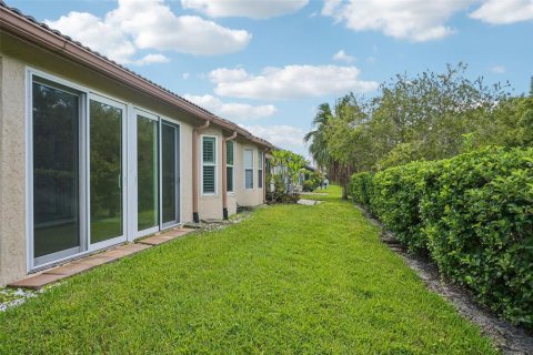 Copropriété à vendre à Sarasota, Floride: 2 chambres, 119.57 m2 № 2437395 - photo 24