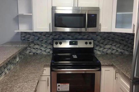 Appartement à louer à Miami Gardens, Floride: 1 chambre, 57.6 m2 № 1987533 - photo 2