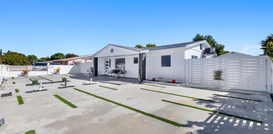 Villa ou maison à Miami Gardens, Floride 3 chambres, 94.02 m2 № 2398009