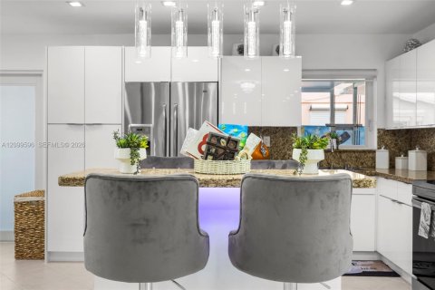 Villa ou maison à vendre à Miami Gardens, Floride: 3 chambres, 94.02 m2 № 2398009 - photo 16