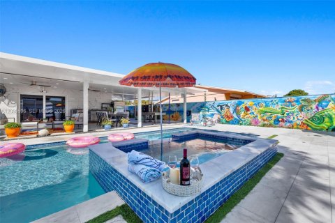 Villa ou maison à vendre à Miami Gardens, Floride: 3 chambres, 94.02 m2 № 2398009 - photo 3