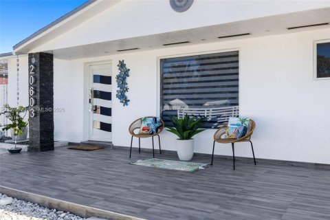 Villa ou maison à vendre à Miami Gardens, Floride: 3 chambres, 94.02 m2 № 2398009 - photo 5